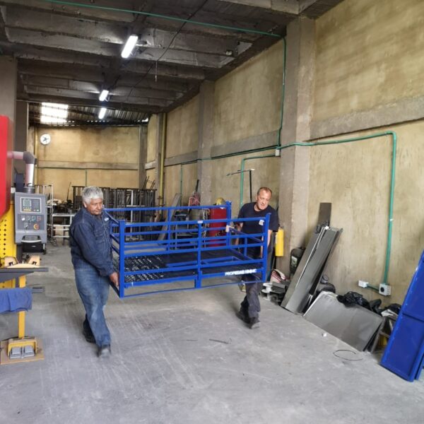 Indumejor S.A.S – Industria Metalmecánica - Bogotá -Metalurgia avanzada Servicios de maquinado CNC Torno CNC Fresado CNC Torneado de precisión Piezas mecanizadas personalizadas Corte de metal Doblado de chapa metálica Plegado de metales Soldadura MIG profesional Soldadura TIG de precisión Servicios de soldadura MMA Estructuras metálicas Fabricación de racks industriales Diseño de herramentales Prensa hidráulica Proyectos personalizados de metalurgia Soluciones de ingeniería metalúrgica Fabricación y maquinado de metales Servicios industriales metalúrgicos Corte con cizalla Corte y doblado de acero Contratos de soldadura industrial Dispositivos de control personalizados Proveedor de servicios metálicos Soluciones de fabricación metálica