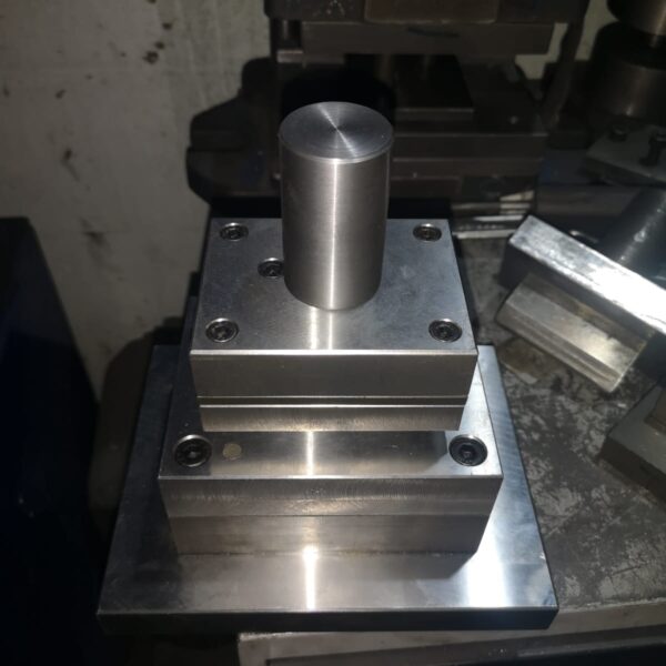 Indumejor S.A.S – Industria Metalmecánica - Bogotá -Metalurgia avanzada Servicios de maquinado CNC Torno CNC Fresado CNC Torneado de precisión Piezas mecanizadas personalizadas Corte de metal Doblado de chapa metálica Plegado de metales Soldadura MIG profesional Soldadura TIG de precisión Servicios de soldadura MMA Estructuras metálicas Fabricación de racks industriales Diseño de herramentales Prensa hidráulica Proyectos personalizados de metalurgia Soluciones de ingeniería metalúrgica Fabricación y maquinado de metales Servicios industriales metalúrgicos Corte con cizalla Corte y doblado de acero Contratos de soldadura industrial Dispositivos de control personalizados Proveedor de servicios metálicos Soluciones de fabricación metálica